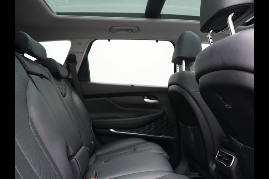 Hyundai Santa Fe 1.6 T-GDI PHEV Premium Sky 7 Persoons 266pk Dealer O.H. | SOH 97,1% | Trekhaak Af Fabriek | Panodak | Adaptive Cruise | Head Up | 360 Camera | Lederen Sportstoelen Memory & Ventilatie | BLIS | Keyless | Stoelen & Stuur Vewarmd | Apple Carplay | Na