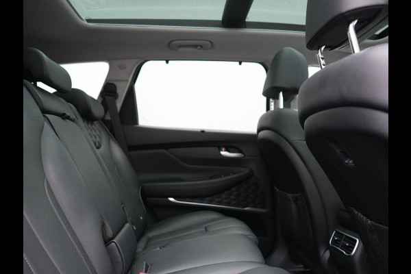 Hyundai Santa Fe 1.6 T-GDI PHEV Premium Sky 7 Persoons 266pk Dealer O.H. | SOH 97,1% | Trekhaak Af Fabriek | Panodak | Adaptive Cruise | Head Up | 360 Camera | Lederen Sportstoelen Memory & Ventilatie | BLIS | Keyless | Stoelen & Stuur Vewarmd | Apple Carplay | Na