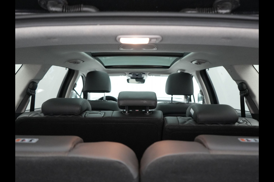 Hyundai Santa Fe 1.6 T-GDI PHEV Premium Sky 7 Persoons 266pk Dealer O.H. | SOH 97,1% | Trekhaak Af Fabriek | Panodak | Adaptive Cruise | Head Up | 360 Camera | Lederen Sportstoelen Memory & Ventilatie | BLIS | Keyless | Stoelen & Stuur Vewarmd | Apple Carplay | Na