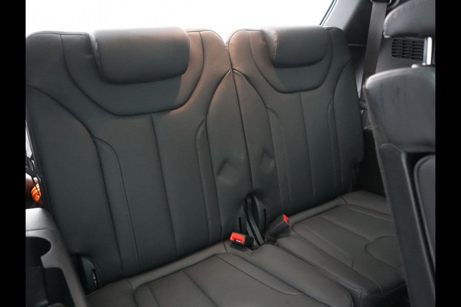 Hyundai Santa Fe 1.6 T-GDI PHEV Premium Sky 7 Persoons 266pk Dealer O.H. | SOH 97,1% | Trekhaak Af Fabriek | Panodak | Adaptive Cruise | Head Up | 360 Camera | Lederen Sportstoelen Memory & Ventilatie | BLIS | Keyless | Stoelen & Stuur Vewarmd | Apple Carplay | Na