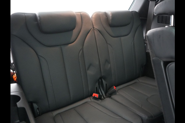 Hyundai Santa Fe 1.6 T-GDI PHEV Premium Sky 7 Persoons 266pk Dealer O.H. | SOH 97,1% | Trekhaak Af Fabriek | Panodak | Adaptive Cruise | Head Up | 360 Camera | Lederen Sportstoelen Memory & Ventilatie | BLIS | Keyless | Stoelen & Stuur Vewarmd | Apple Carplay | Na