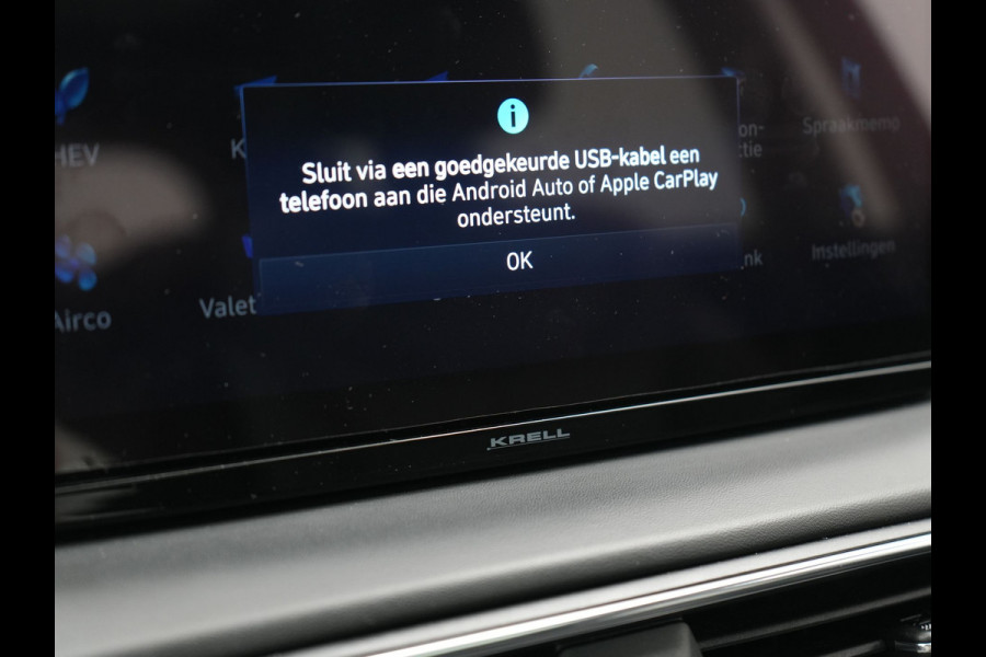 Hyundai Santa Fe 1.6 T-GDI PHEV Premium Sky 7 Persoons 266pk Dealer O.H. | SOH 97,1% | Trekhaak Af Fabriek | Panodak | Adaptive Cruise | Head Up | 360 Camera | Lederen Sportstoelen Memory & Ventilatie | BLIS | Keyless | Stoelen & Stuur Vewarmd | Apple Carplay | Na