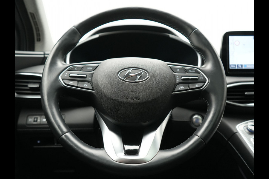 Hyundai Santa Fe 1.6 T-GDI PHEV Premium Sky 7 Persoons 266pk Dealer O.H. | SOH 97,1% | Trekhaak Af Fabriek | Panodak | Adaptive Cruise | Head Up | 360 Camera | Lederen Sportstoelen Memory & Ventilatie | BLIS | Keyless | Stoelen & Stuur Vewarmd | Apple Carplay | Na