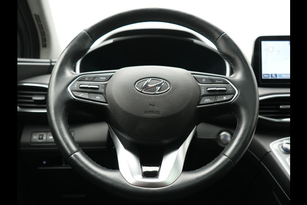 Hyundai Santa Fe 1.6 T-GDI PHEV Premium Sky 7 Persoons 266pk Dealer O.H. | SOH 97,1% | Trekhaak Af Fabriek | Panodak | Adaptive Cruise | Head Up | 360 Camera | Lederen Sportstoelen Memory & Ventilatie | BLIS | Keyless | Stoelen & Stuur Vewarmd | Apple Carplay | Na