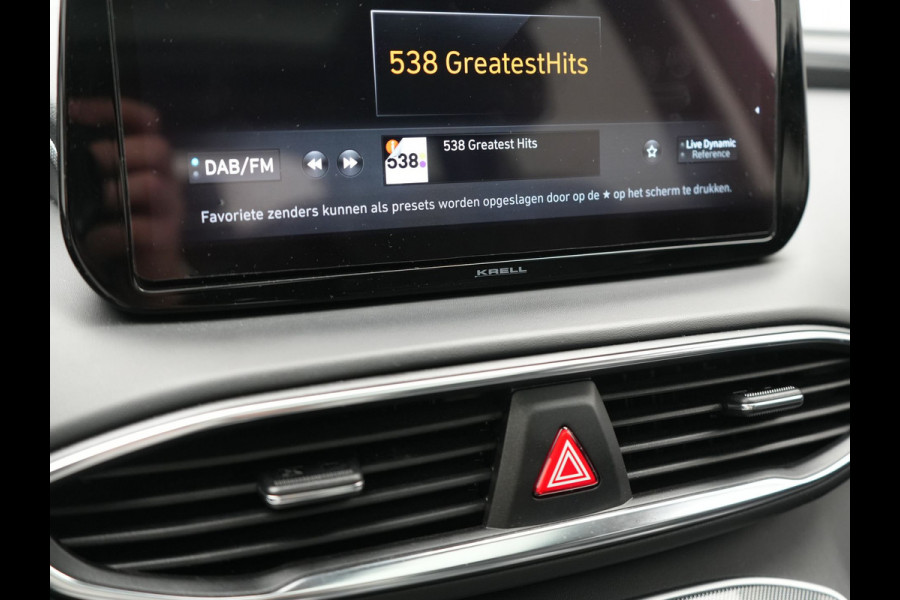 Hyundai Santa Fe 1.6 T-GDI PHEV Premium Sky 7 Persoons 266pk Dealer O.H. | SOH 97,1% | Trekhaak Af Fabriek | Panodak | Adaptive Cruise | Head Up | 360 Camera | Lederen Sportstoelen Memory & Ventilatie | BLIS | Keyless | Stoelen & Stuur Vewarmd | Apple Carplay | Na
