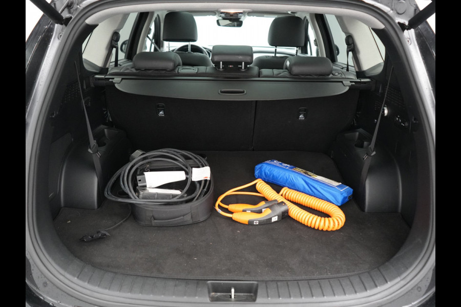 Hyundai Santa Fe 1.6 T-GDI PHEV Premium Sky 7 Persoons 266pk Dealer O.H. | SOH 97,1% | Trekhaak Af Fabriek | Panodak | Adaptive Cruise | Head Up | 360 Camera | Lederen Sportstoelen Memory & Ventilatie | BLIS | Keyless | Stoelen & Stuur Vewarmd | Apple Carplay | Na