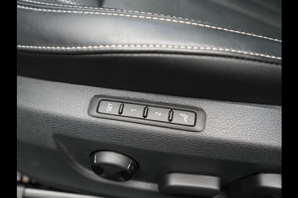 Škoda Superb Combi 1.4 TSI iV Laurin & Klement PHEV 218pk Dealer O.H. | Trekhaak Af Fabriek | Panodak | Adaptive Cruise | 360 Camera | Canton Audio | Lederen Comfortstoelen Memory & Massage & Ventilatie | Sfeerverlichting | Stoelen & Stuur Verwarmd | BLIS | Keyless | Plug In Hybrid |