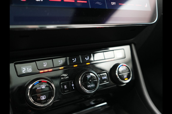 Škoda Superb Combi 1.4 TSI iV Laurin & Klement PHEV 218pk Dealer O.H. | Trekhaak Af Fabriek | Panodak | Adaptive Cruise | 360 Camera | Canton Audio | Lederen Comfortstoelen Memory & Massage & Ventilatie | Sfeerverlichting | Stoelen & Stuur Verwarmd | BLIS | Keyless | Plug In Hybrid |