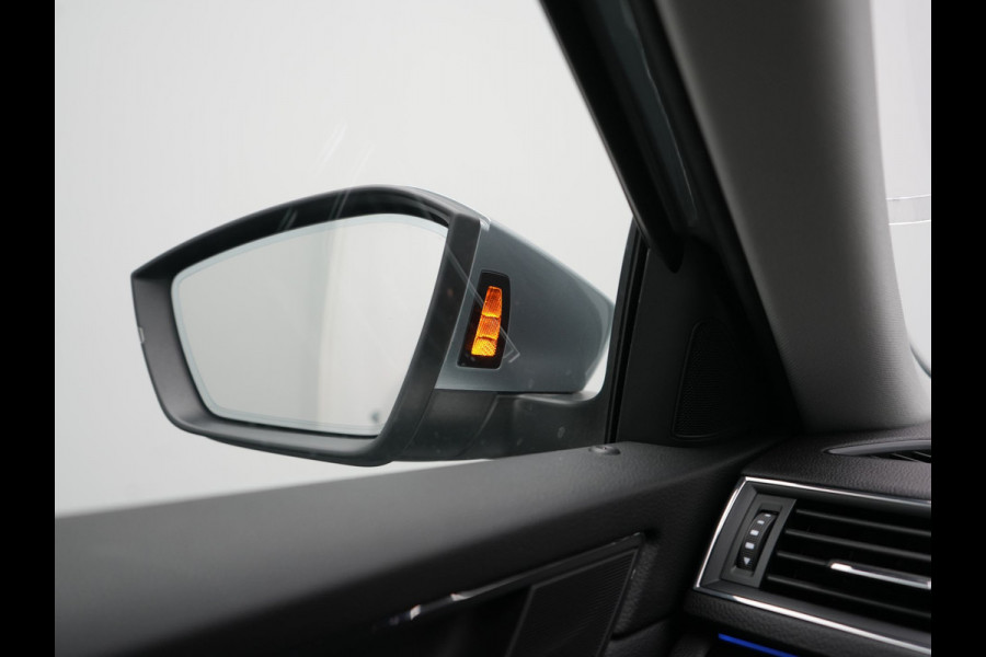 Škoda Superb Combi 1.4 TSI iV Laurin & Klement PHEV 218pk Dealer O.H. | Trekhaak Af Fabriek | Panodak | Adaptive Cruise | 360 Camera | Canton Audio | Lederen Comfortstoelen Memory & Massage & Ventilatie | Sfeerverlichting | Stoelen & Stuur Verwarmd | BLIS | Keyless | Plug In Hybrid |