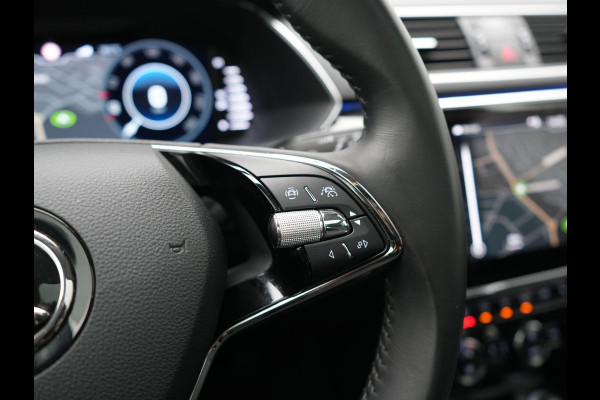 Škoda Superb Combi 1.4 TSI iV Laurin & Klement PHEV 218pk Dealer O.H. | Trekhaak Af Fabriek | Panodak | Adaptive Cruise | 360 Camera | Canton Audio | Lederen Comfortstoelen Memory & Massage & Ventilatie | Sfeerverlichting | Stoelen & Stuur Verwarmd | BLIS | Keyless | Plug In Hybrid |