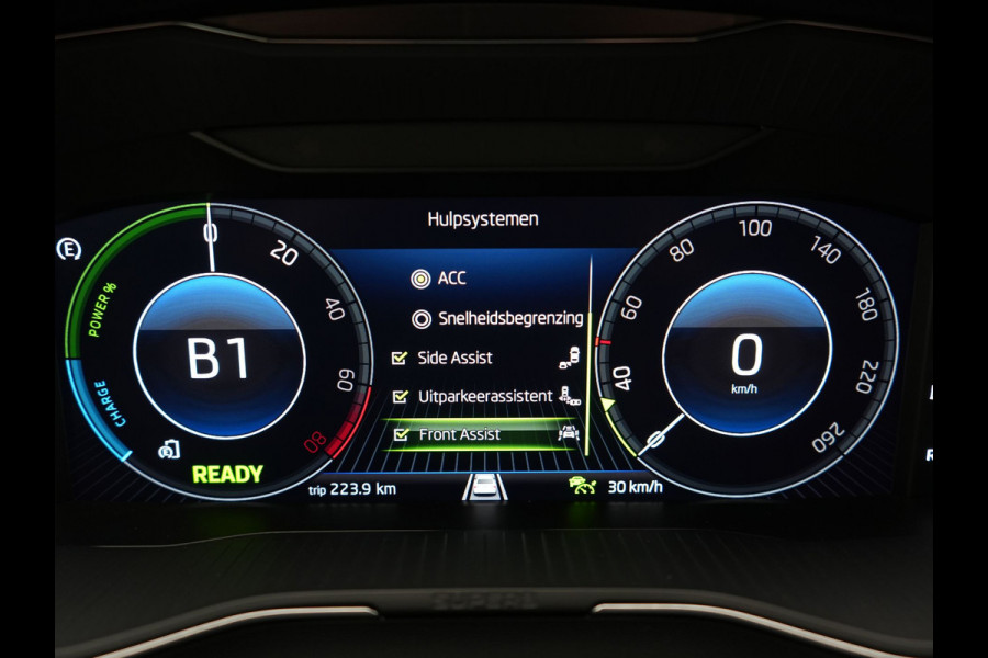 Škoda Superb Combi 1.4 TSI iV Laurin & Klement PHEV 218pk Dealer O.H. | Trekhaak Af Fabriek | Panodak | Adaptive Cruise | 360 Camera | Canton Audio | Lederen Comfortstoelen Memory & Massage & Ventilatie | Sfeerverlichting | Stoelen & Stuur Verwarmd | BLIS | Keyless | Plug In Hybrid |