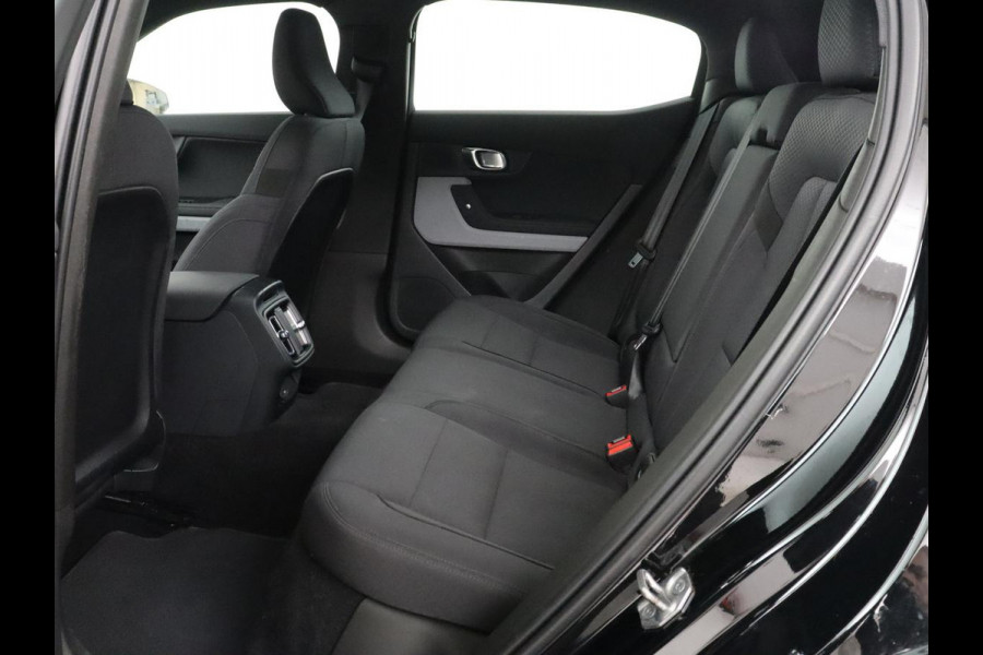 Polestar 2 Standard Range Single Motor 63kWh | SOH 89,4% | Stoelverwarming | Camera | Trekhaak | LED | Keyless |