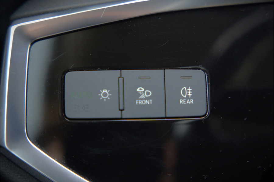 Audi Q3 35 TFSI S Line Pro Line S S-Line | Panoramadak | Stoelverwarming | Camera | Cruise Control | Apple Carplay | Dodehoekdetectie | Navigatie | Parkeersensoren |