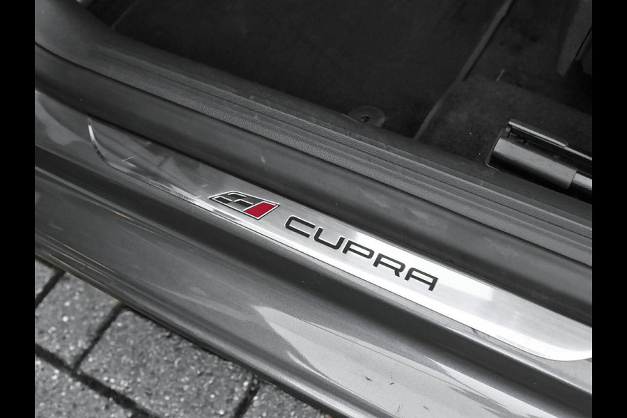 Seat Leon ST 2.0 TSI 4DRIVE CUPRA Schaalstoelen Pano Camera 19 inch Velgen