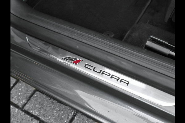 Seat Leon ST 2.0 TSI 4DRIVE CUPRA Schaalstoelen Pano Camera 19 inch Velgen