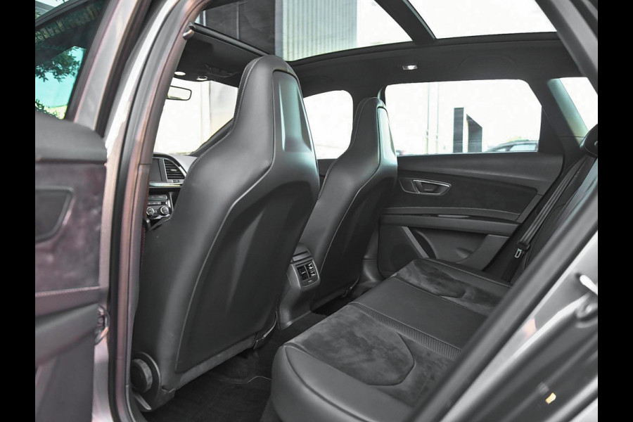 Seat Leon ST 2.0 TSI 4DRIVE CUPRA Schaalstoelen Pano Camera 19 inch Velgen