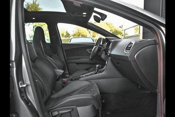 Seat Leon ST 2.0 TSI 4DRIVE CUPRA Schaalstoelen Pano Camera 19 inch Velgen