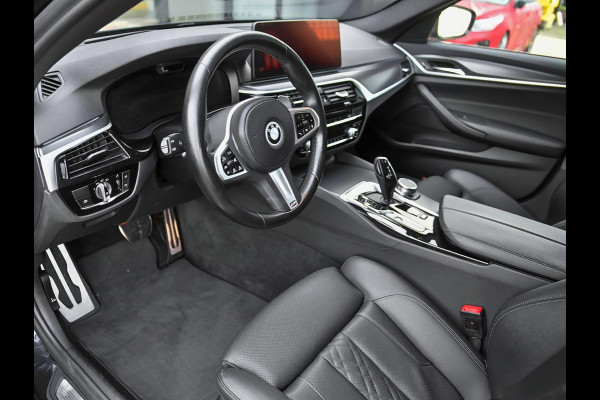 BMW 5 Serie 530e xDrive Business M-sport Laser ACC Leren bekleding 19 inch velgen Trekhaak