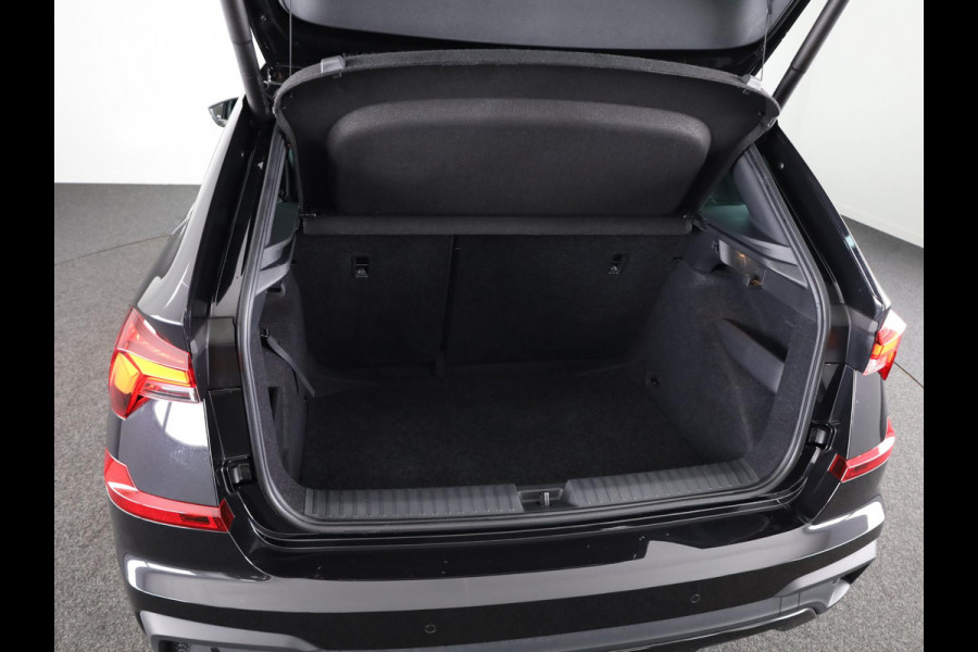 Škoda Kamiq 1.0 TSI Monte Carlo 115pk DSG-7 | 18 inch | Blind Spot | Stoeverwarming | Adaptive Cruise | Panoramadak | Sportstoelen |