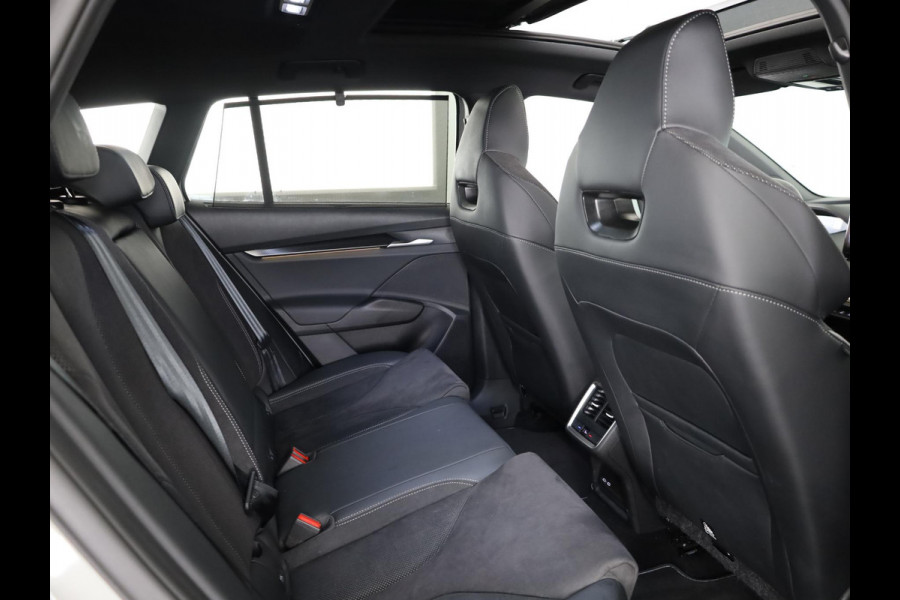 Škoda Enyaq 60 Sportline 204pk | Panoramadak | Elektrische stoel memory | Blind spot | Adaptive Cruise Control