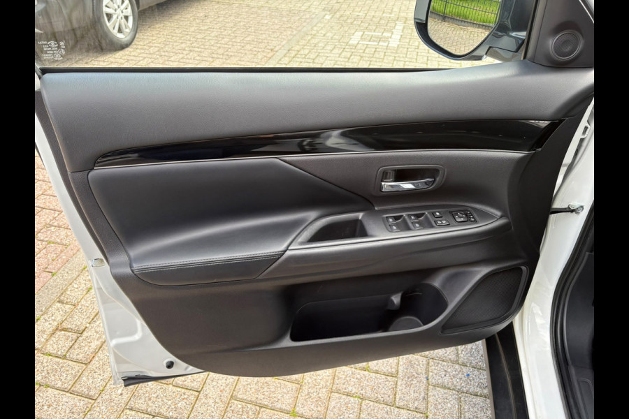 Mitsubishi Outlander 2.0 Benzine 4WD AUTOMAAT,LEER,CAMERA, 7 persoons