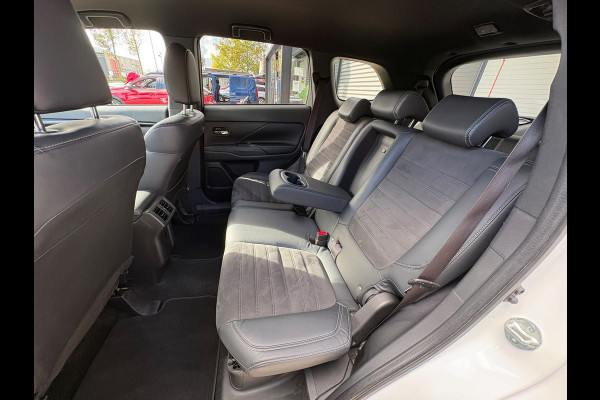 Mitsubishi Outlander 2.0 Benzine 4WD AUTOMAAT,LEER,CAMERA, 7 persoons