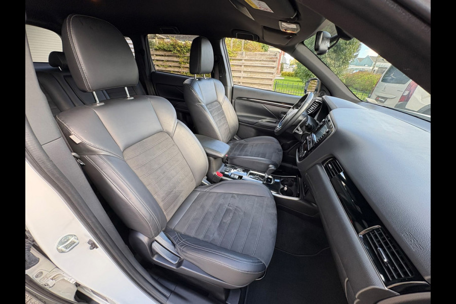Mitsubishi Outlander 2.0 Benzine 4WD AUTOMAAT,LEER,CAMERA, 7 persoons