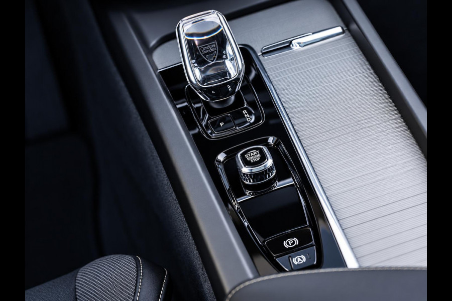 Volvo XC60 2.0 T6 Plug-in hybrid AWD Ultra Black Edition - R-Design l Pano l HUD l Memory