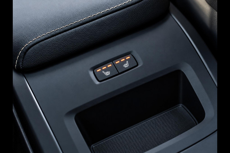 Volvo XC60 2.0 T6 Plug-in hybrid AWD Ultra Black Edition - R-Design l Pano l HUD l Memory