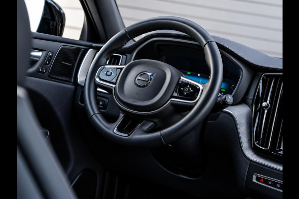 Volvo XC60 2.0 T6 Plug-in hybrid AWD Ultra Black Edition - R-Design l Pano l HUD l Memory
