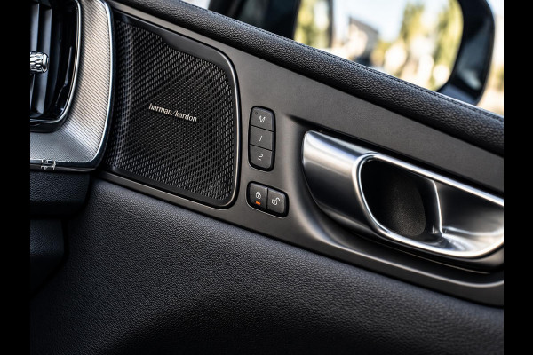 Volvo XC60 2.0 T6 Plug-in hybrid AWD Ultra Black Edition - R-Design l Pano l HUD l Memory