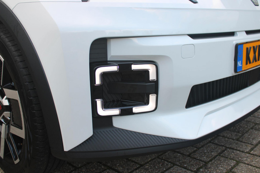 Renault 5 COMFORT RANGE TECHNO 150PK 52 kWh *NIEUWE AUTO!* | PACK WINTER TECHNO: (ELEKTRISCH VERWARMBARE VOORSTOELEN, ELEKTRISCH VERWARMBAAR STUURWIEL, BESTUUDERSSTOEL MET ELEKTRSCH VERSTELBARE LENDESTEUN, IN HOOGTE VERSTELBARE PASSAGIERSSTOEL) | LICHTMETALEN VELGEN 18" | ADAPTIVE CRUISE CONTROL | FULL LED KOPLAMPEN MET FRANSE VLAG | ELEKTRTISCH INKLABARE EN VERWARMBARE BUITENSPIEGELS | ACHTERUITRIJ CAMERA | SFEER VERLICHTING | GOOGLE MAPS NAVIGATIE | DRAADLOZE TELEFOONLADER | PRIVACY GLASS | 100KW SNELLAAD FUNCTIE | DRAADLOZE APPLE CARPLAY/ANDROID AUTO | DAB+ RADIO | SFEER VERL