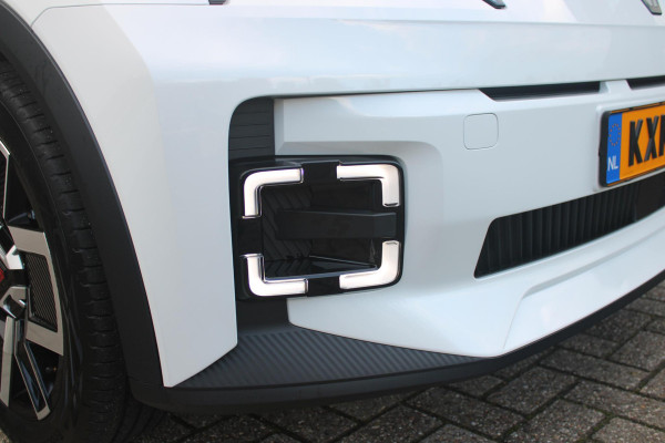 Renault 5 COMFORT RANGE TECHNO 150PK 52 kWh *NIEUWE AUTO!* | PACK WINTER TECHNO: (ELEKTRISCH VERWARMBARE VOORSTOELEN, ELEKTRISCH VERWARMBAAR STUURWIEL, BESTUUDERSSTOEL MET ELEKTRSCH VERSTELBARE LENDESTEUN, IN HOOGTE VERSTELBARE PASSAGIERSSTOEL) | LICHTMETALEN VELGEN 18" | ADAPTIVE CRUISE CONTROL | FULL LED KOPLAMPEN MET FRANSE VLAG | ELEKTRTISCH INKLABARE EN VERWARMBARE BUITENSPIEGELS | ACHTERUITRIJ CAMERA | SFEER VERLICHTING | GOOGLE MAPS NAVIGATIE | DRAADLOZE TELEFOONLADER | PRIVACY GLASS | 100KW SNELLAAD FUNCTIE | DRAADLOZE APPLE CARPLAY/ANDROID AUTO | DAB+ RADIO | SFEER VERL