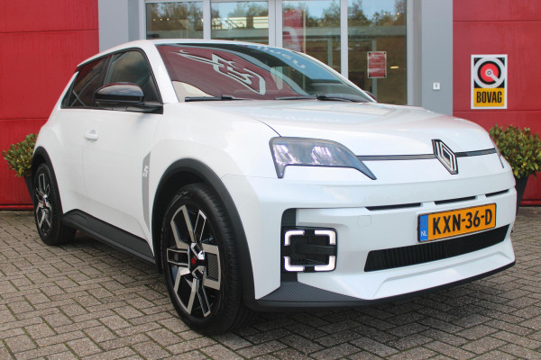 Renault 5 COMFORT RANGE TECHNO 150PK 52 kWh *NIEUWE AUTO!* | PACK WINTER TECHNO: (ELEKTRISCH VERWARMBARE VOORSTOELEN, ELEKTRISCH VERWARMBAAR STUURWIEL, BESTUUDERSSTOEL MET ELEKTRSCH VERSTELBARE LENDESTEUN, IN HOOGTE VERSTELBARE PASSAGIERSSTOEL) | LICHTMETALEN VELGEN 18" | ADAPTIVE CRUISE CONTROL | FULL LED KOPLAMPEN MET FRANSE VLAG | ELEKTRTISCH INKLABARE EN VERWARMBARE BUITENSPIEGELS | ACHTERUITRIJ CAMERA | SFEER VERLICHTING | GOOGLE MAPS NAVIGATIE | DRAADLOZE TELEFOONLADER | PRIVACY GLASS | 100KW SNELLAAD FUNCTIE | DRAADLOZE APPLE CARPLAY/ANDROID AUTO | DAB+ RADIO | SFEER VERL