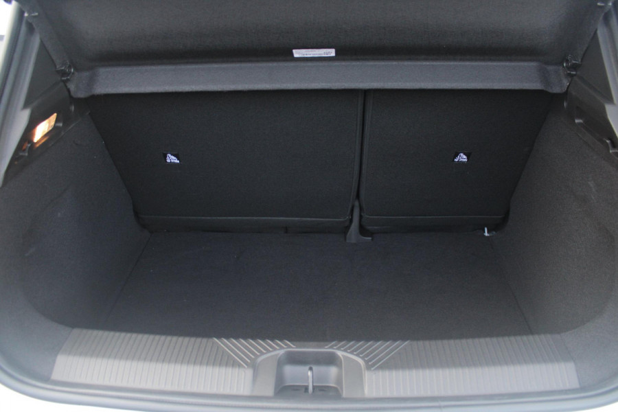 Renault 5 COMFORT RANGE TECHNO 150PK 52 kWh *NIEUWE AUTO!* | PACK WINTER TECHNO: (ELEKTRISCH VERWARMBARE VOORSTOELEN, ELEKTRISCH VERWARMBAAR STUURWIEL, BESTUUDERSSTOEL MET ELEKTRSCH VERSTELBARE LENDESTEUN, IN HOOGTE VERSTELBARE PASSAGIERSSTOEL) | LICHTMETALEN VELGEN 18" | ADAPTIVE CRUISE CONTROL | FULL LED KOPLAMPEN MET FRANSE VLAG | ELEKTRTISCH INKLABARE EN VERWARMBARE BUITENSPIEGELS | ACHTERUITRIJ CAMERA | SFEER VERLICHTING | GOOGLE MAPS NAVIGATIE | DRAADLOZE TELEFOONLADER | PRIVACY GLASS | 100KW SNELLAAD FUNCTIE | DRAADLOZE APPLE CARPLAY/ANDROID AUTO | DAB+ RADIO | SFEER VERL