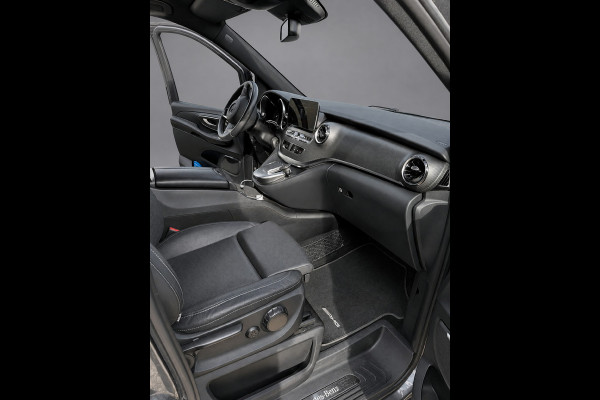 Mercedes-Benz V-Klasse 300d L2 AMG Edition 360 Camera, Cruise, Carplay, Stoelverkoeling, Burmester, Stoelverwarming, Trekhaak, 240pk, Automaat, Leder, Uniek!