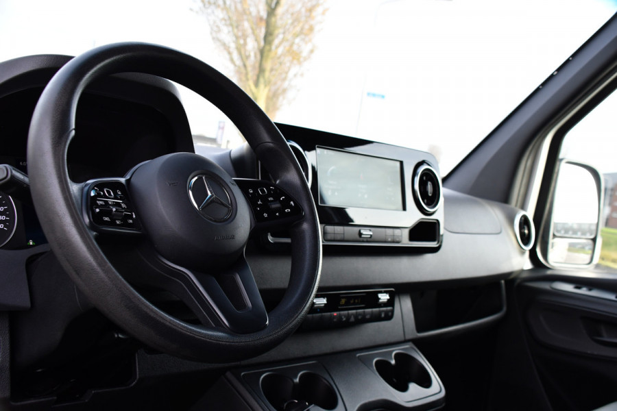Mercedes-Benz Sprinter 316 2.2 CDI L2H2 PB Edition Full Options! 360 Camera, Cruise, LED, Carplay, 10,5'' Mbux, Stoelverwarming, NAVI, Automaat, Uniek!