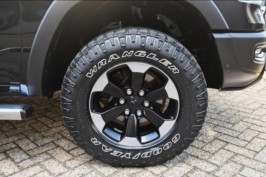 Dodge Ram 1500 5.7 V8 4x4 Crew Cab REBEL, BTW, Panorama, Full!
