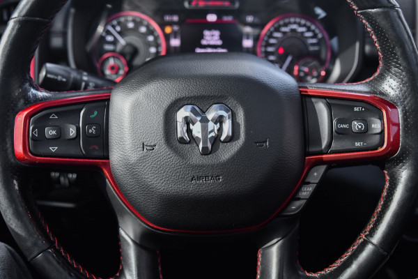 Dodge Ram 1500 5.7 V8 4x4 Crew Cab REBEL, BTW, Panorama, Full!