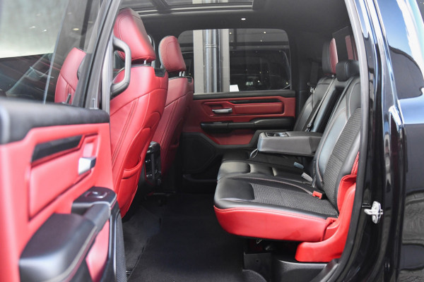 Dodge Ram 1500 5.7 V8 4x4 Crew Cab REBEL, BTW, Panorama, Full!