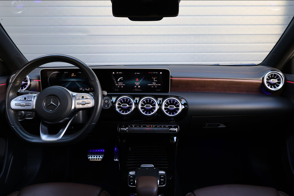 Mercedes-Benz A-Klasse 200 AMG Line LED/VIRTUAL/SFEER/PANORAMADAK/LEER+S.VERWARMING+MEMORY/360/LINE/ACC/ECC/12 MDN GARANTIE!