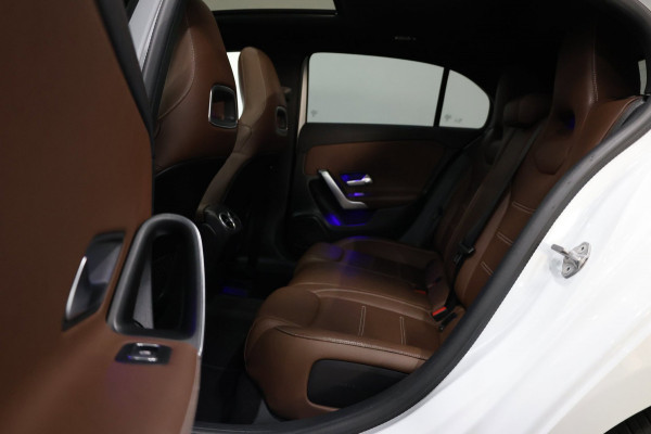 Mercedes-Benz A-Klasse 200 AMG Line LED/VIRTUAL/SFEER/PANORAMADAK/LEER+S.VERWARMING+MEMORY/360/LINE/ACC/ECC/12 MDN GARANTIE!