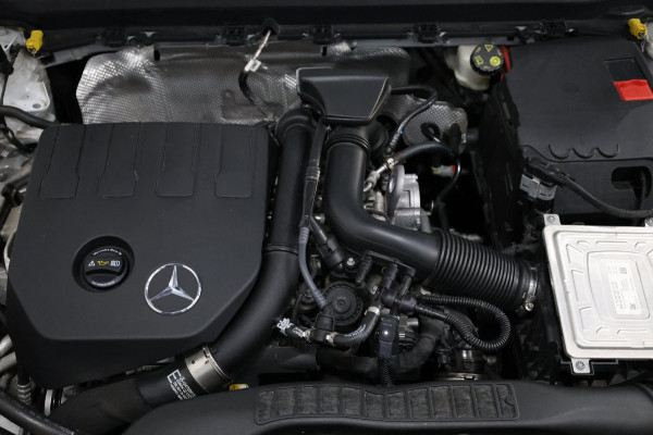 Mercedes-Benz A-Klasse 200 AMG Line LED/VIRTUAL/SFEER/PANORAMADAK/LEER+S.VERWARMING+MEMORY/360/LINE/ACC/ECC/12 MDN GARANTIE!