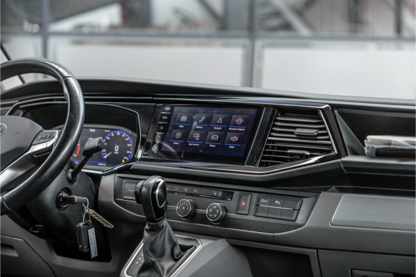 Volkswagen Transporter 2.0 TDI L2H1 Bulli DC | Virtual | Discover Pro | ACC | Bi-Xenon | Camera | Navigatie | Trekhaak | Stoelverwarming | DAB | Orig. NL auto | Nieuwe APK