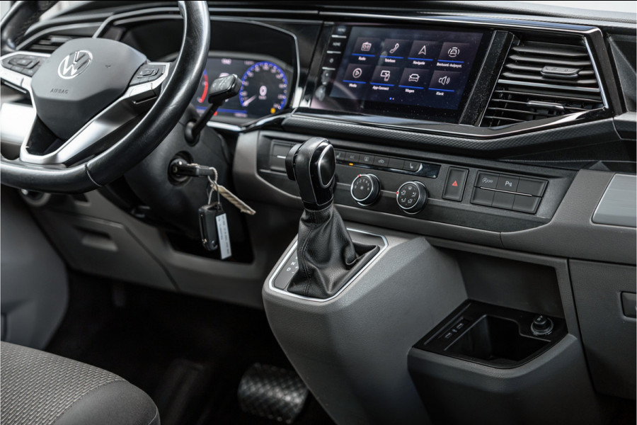 Volkswagen Transporter 2.0 TDI L2H1 Bulli DC | Virtual | Discover Pro | ACC | Bi-Xenon | Camera | Navigatie | Trekhaak | Stoelverwarming | DAB | Orig. NL auto | Nieuwe APK