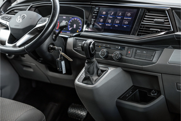 Volkswagen Transporter 2.0 TDI L2H1 Bulli DC | Virtual | Discover Pro | ACC | Bi-Xenon | Camera | Navigatie | Trekhaak | Stoelverwarming | DAB | Orig. NL auto | Nieuwe APK