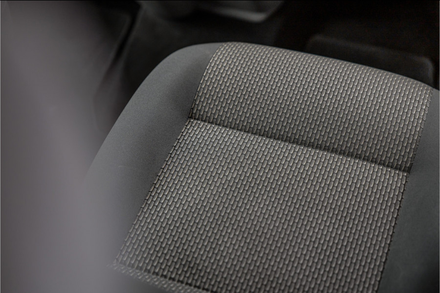 Volkswagen Transporter 2.0 TDI L2H1 Bulli DC | Virtual | Discover Pro | ACC | Bi-Xenon | Camera | Navigatie | Trekhaak | Stoelverwarming | DAB | Orig. NL auto | Nieuwe APK