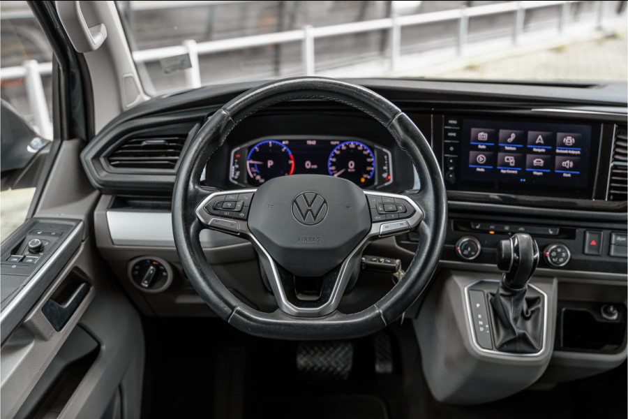 Volkswagen Transporter 2.0 TDI L2H1 Bulli DC | Virtual | Discover Pro | ACC | Bi-Xenon | Camera | Navigatie | Trekhaak | Stoelverwarming | DAB | Orig. NL auto | Nieuwe APK