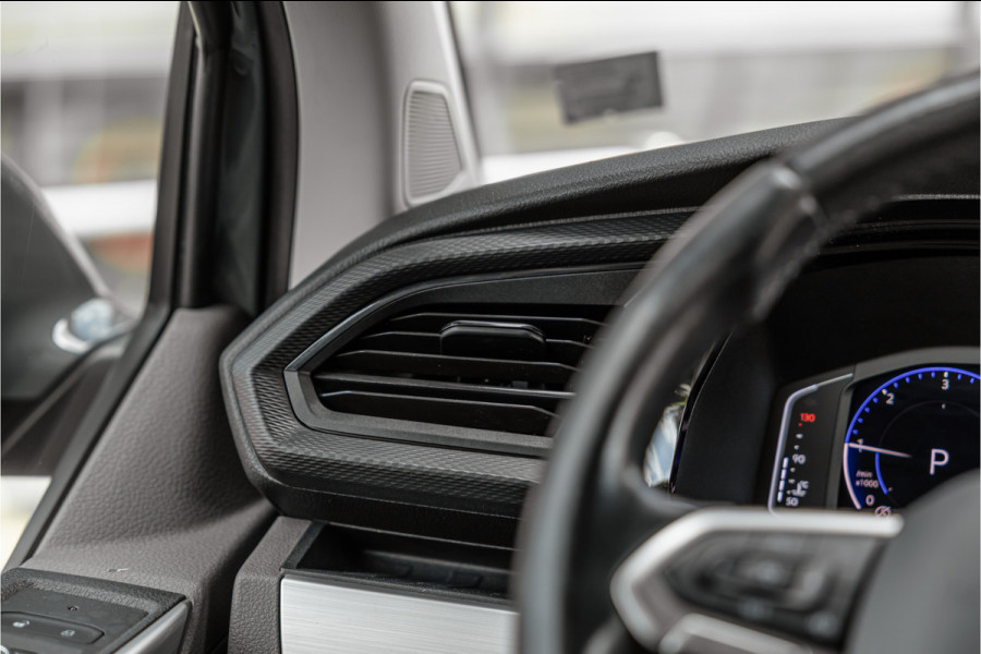 Volkswagen Transporter 2.0 TDI L2H1 Bulli DC | Virtual | Discover Pro | ACC | Bi-Xenon | Camera | Navigatie | Trekhaak | Stoelverwarming | DAB | Orig. NL auto | Nieuwe APK