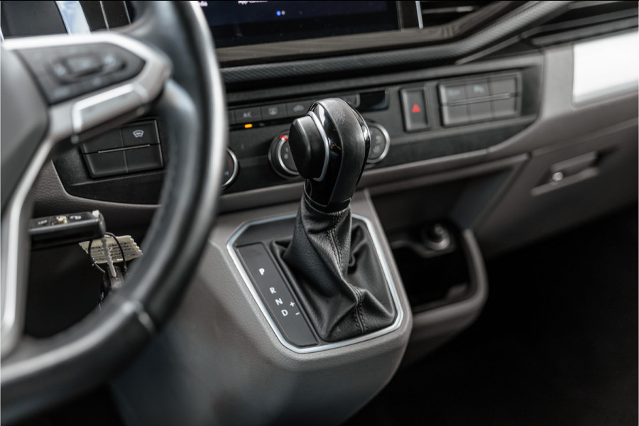 Volkswagen Transporter 2.0 TDI L2H1 Bulli DC | Virtual | Discover Pro | ACC | Bi-Xenon | Camera | Navigatie | Trekhaak | Stoelverwarming | DAB | Orig. NL auto | Nieuwe APK